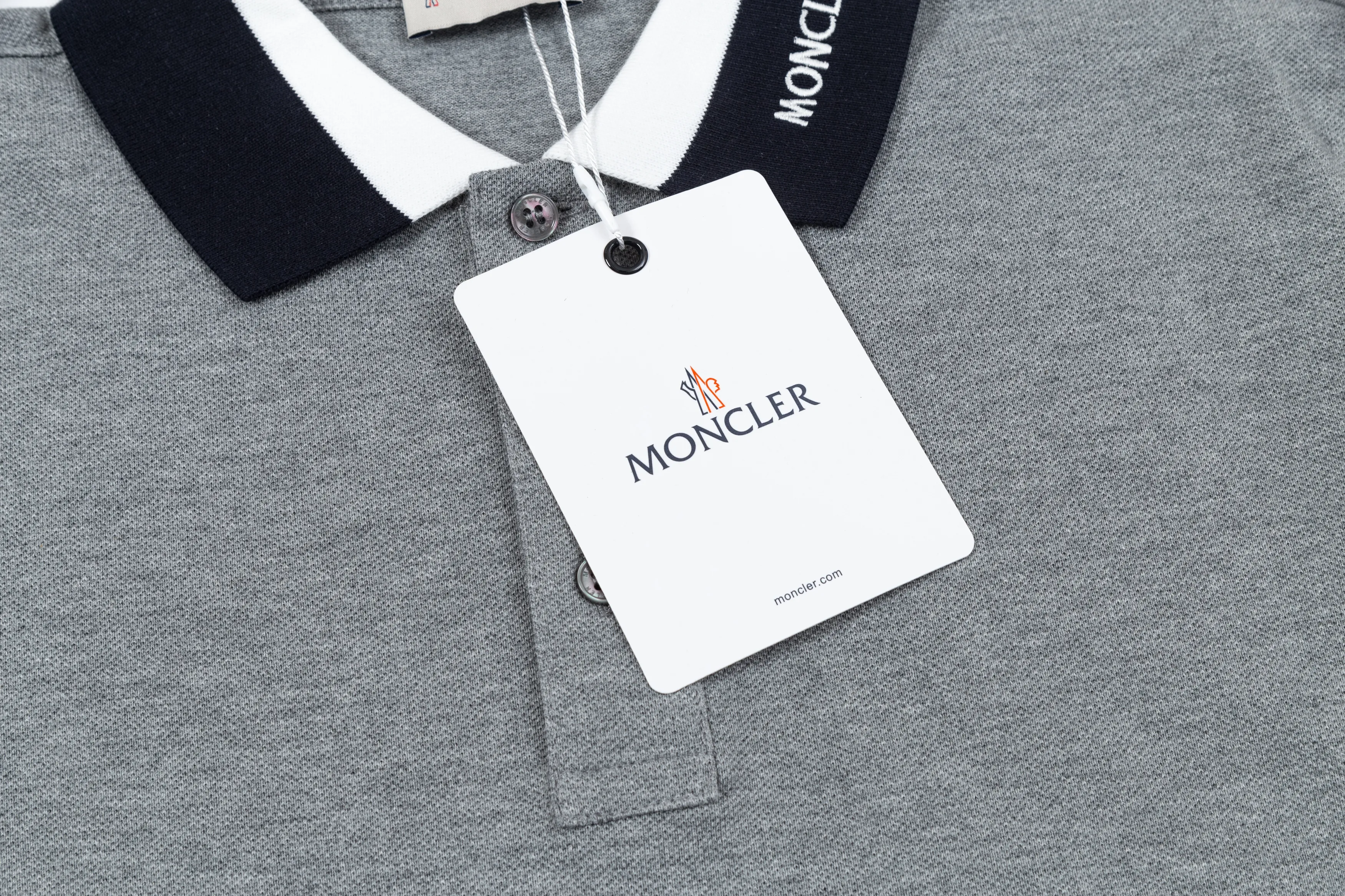 ： MONCLER ： ：230 ：Black White Gray Size：M-XXL Classic logo LOGO Polo ，Classic ， 。 ， ， 。